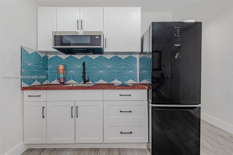 Condominio en alquiler en Miami, Florida, 1 dormitorio, 52.03 m2 № 1986272 - foto 4