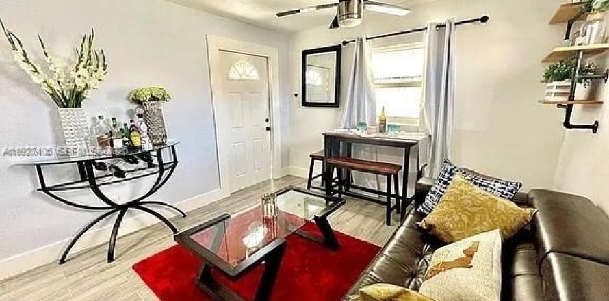 Condominio en Miami, Florida, 1 dormitorio  № 1986272