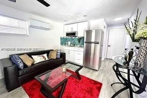 Condominio en alquiler en Miami, Florida, 1 dormitorio, 52.03 m2 № 1986272 - foto 2