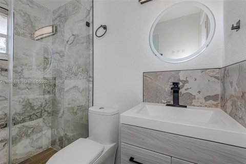 Condominio en alquiler en Miami, Florida, 1 dormitorio, 52.03 m2 № 1986272 - foto 5