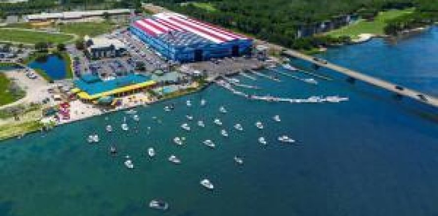 Garage in Destin, Florida № 561630