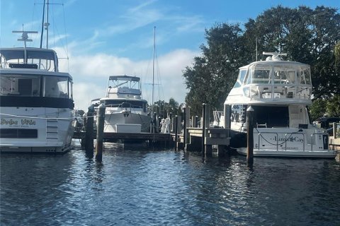 Condo in Longboat Key, Florida, 1 bedroom № 2394459 - photo 3
