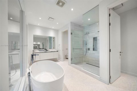 Condo in Miami, Florida, 4 bedrooms  № 1653191 - photo 9