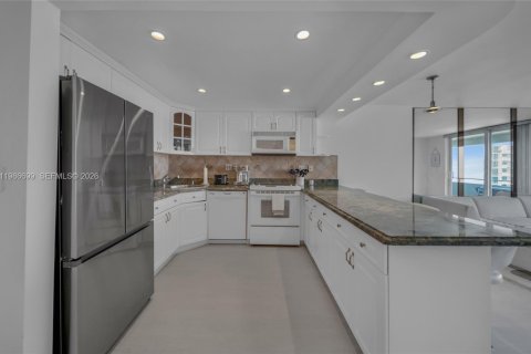 Condo in Miami Beach, Florida, 1 bedroom  № 2051443 - photo 4