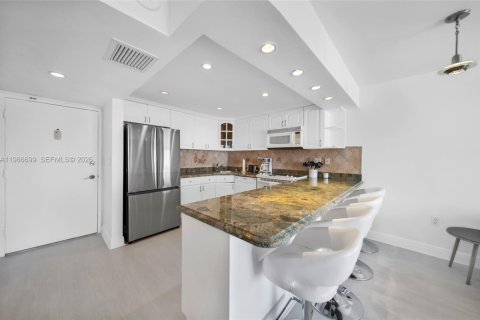 Condo in Miami Beach, Florida, 1 bedroom  № 2051443 - photo 9