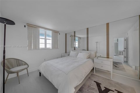Condo in Miami Beach, Florida, 1 bedroom  № 2051443 - photo 12