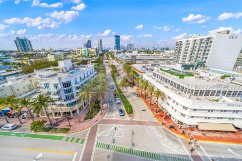 Condo in Miami Beach, Florida, 1 bedroom  № 2051443 - photo 22