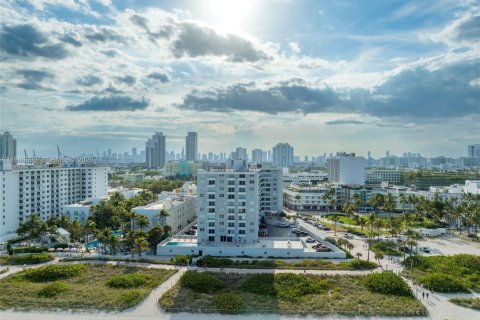 Condo in Miami Beach, Florida, 1 bedroom  № 2051443 - photo 23