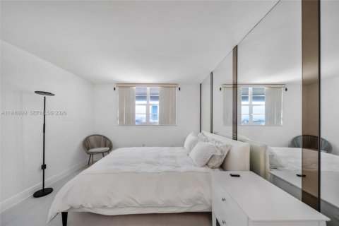 Condo in Miami Beach, Florida, 1 bedroom  № 2051443 - photo 17