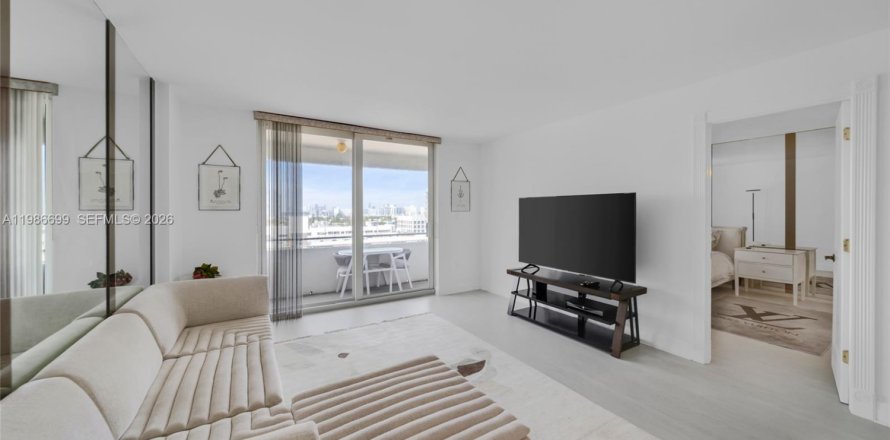 Condo in Miami Beach, Florida, 1 bedroom  № 2051443
