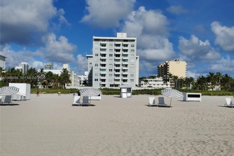 Condo in Miami Beach, Florida, 1 bedroom  № 2051443 - photo 25