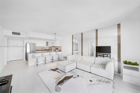 Condo in Miami Beach, Florida, 1 bedroom  № 2051443 - photo 2