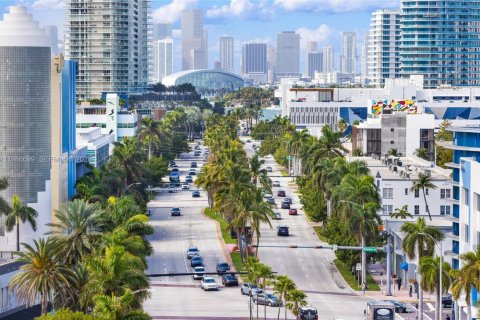 Condo in Miami Beach, Florida, 1 bedroom  № 2051443 - photo 11