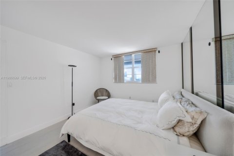 Condo in Miami Beach, Florida, 1 bedroom  № 2051443 - photo 18