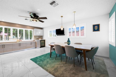 Casa en venta en Plantation, Florida, 3 dormitorios, 218.69 m2 № 1970564 - foto 6