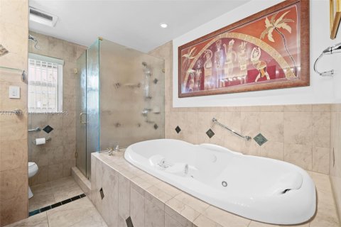 Casa en venta en Plantation, Florida, 3 dormitorios, 218.69 m2 № 1970564 - foto 10