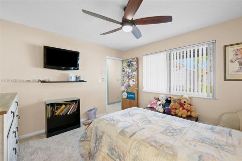 Casa en venta en Plantation, Florida, 3 dormitorios, 218.69 m2 № 1970564 - foto 15