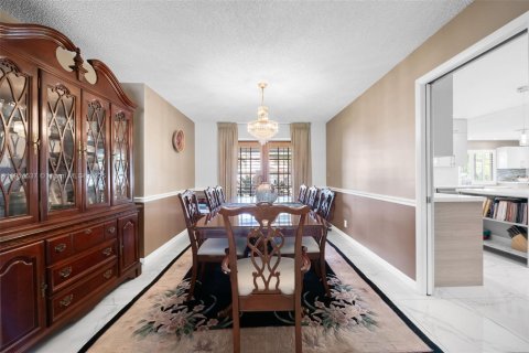 Casa en venta en Plantation, Florida, 3 dormitorios, 218.69 m2 № 1970564 - foto 2