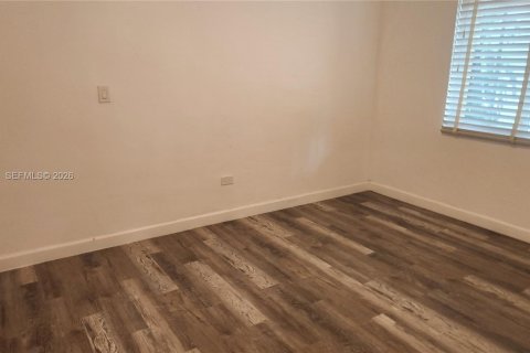 House in North Miami Beach, Florida 3 bedrooms, 140.65 sq.m. № 2168558 - photo 14