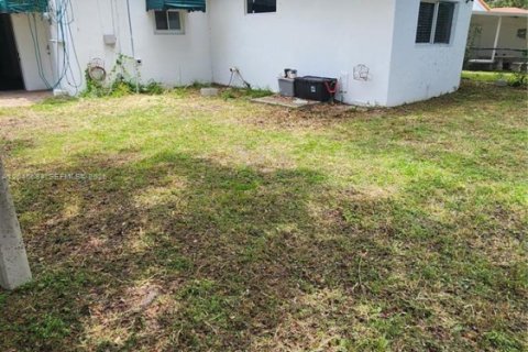 House in North Miami Beach, Florida 3 bedrooms, 140.65 sq.m. № 2168558 - photo 22