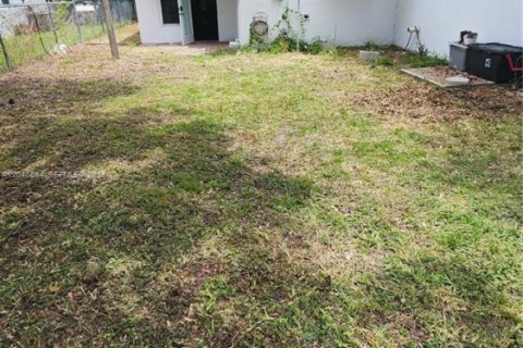 House in North Miami Beach, Florida 3 bedrooms, 140.65 sq.m. № 2168558 - photo 23