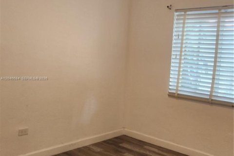 House in North Miami Beach, Florida 3 bedrooms, 140.65 sq.m. № 2168558 - photo 15