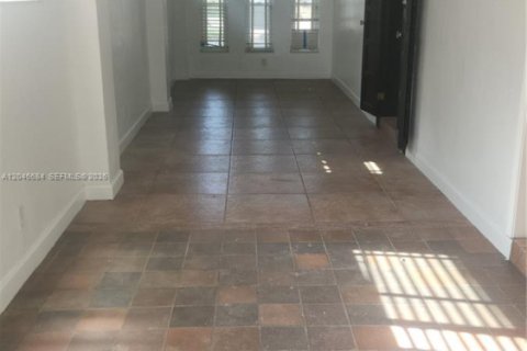 House in North Miami Beach, Florida 3 bedrooms, 140.65 sq.m. № 2168558 - photo 5