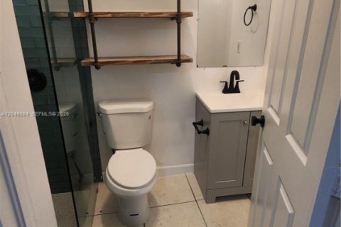 House in North Miami Beach, Florida 3 bedrooms, 140.65 sq.m. № 2168558 - photo 13