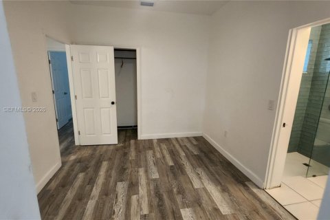 House in North Miami Beach, Florida 3 bedrooms, 140.65 sq.m. № 2168558 - photo 7