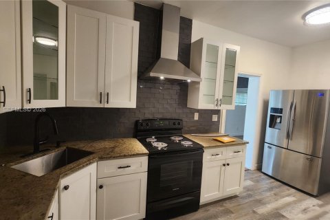 House in North Miami Beach, Florida 3 bedrooms, 140.65 sq.m. № 2168558 - photo 25