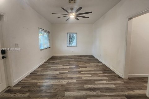 House in North Miami Beach, Florida 3 bedrooms, 140.65 sq.m. № 2168558 - photo 3