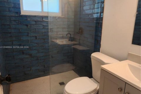 House in North Miami Beach, Florida 3 bedrooms, 140.65 sq.m. № 2168558 - photo 18