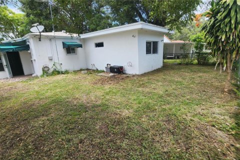 House in North Miami Beach, Florida 3 bedrooms, 140.65 sq.m. № 2168558 - photo 20