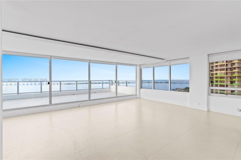 Condominio en Miami, Florida, 3 dormitorios  № 2028570