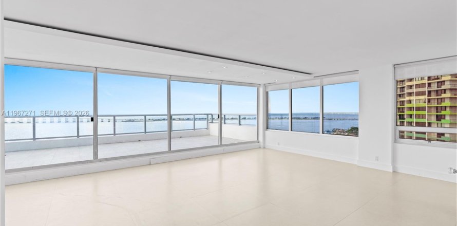 Condominio en Miami, Florida, 3 dormitorios № 2028570