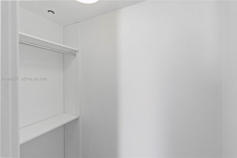 Condominio en venta en Miami, Florida, 3 dormitorios, 194.07 m2 № 2028570 - foto 23