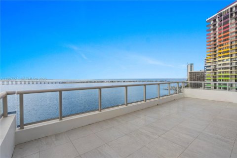 Condominio en venta en Miami, Florida, 3 dormitorios, 194.07 m2 № 2028570 - foto 5