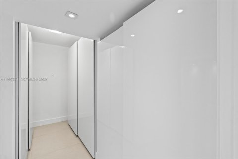 Condominio en venta en Miami, Florida, 3 dormitorios, 194.07 m2 № 2028570 - foto 29