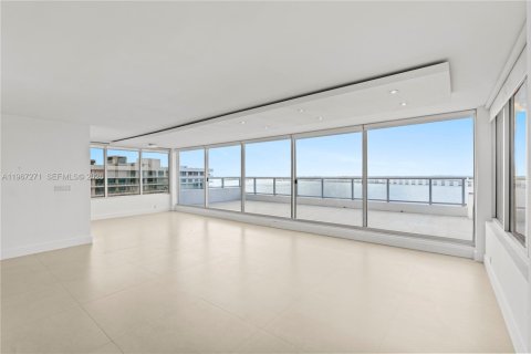 Condominio en venta en Miami, Florida, 3 dormitorios, 194.07 m2 № 2028570 - foto 3