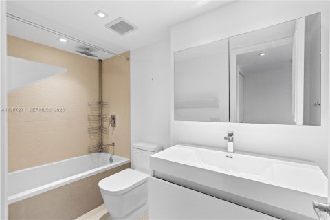 Condominio en venta en Miami, Florida, 3 dormitorios, 194.07 m2 № 2028570 - foto 22