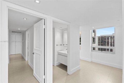 Condominio en venta en Miami, Florida, 3 dormitorios, 194.07 m2 № 2028570 - foto 17