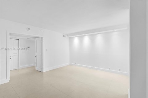 Condominio en venta en Miami, Florida, 3 dormitorios, 194.07 m2 № 2028570 - foto 27