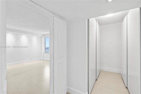 Condominio en venta en Miami, Florida, 3 dormitorios, 194.07 m2 № 2028570 - foto 28