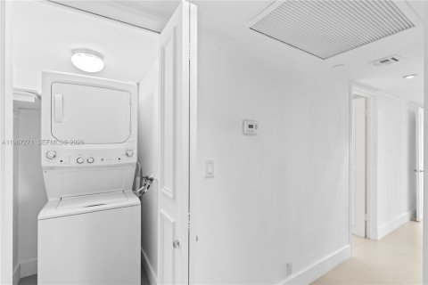 Condominio en venta en Miami, Florida, 3 dormitorios, 194.07 m2 № 2028570 - foto 24