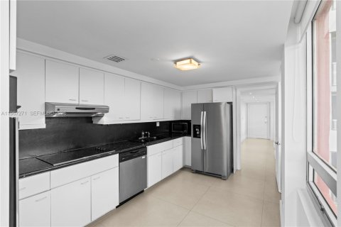 Condominio en venta en Miami, Florida, 3 dormitorios, 194.07 m2 № 2028570 - foto 14