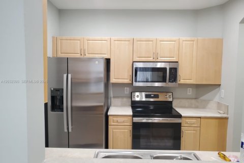 Townhouse in Homestead, Florida 4 bedrooms, 143.44 sq.m. № 2154536 - photo 4