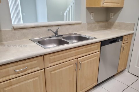 Townhouse in Homestead, Florida 4 bedrooms, 143.44 sq.m. № 2154536 - photo 6