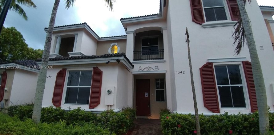 Townhouse in Homestead, Florida 4 bedrooms, 143.44 sq.m. № 2154536