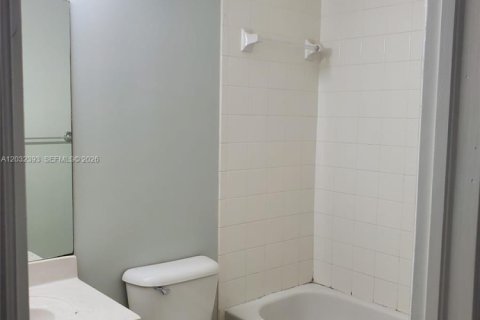 Townhouse in Homestead, Florida 4 bedrooms, 143.44 sq.m. № 2154536 - photo 15
