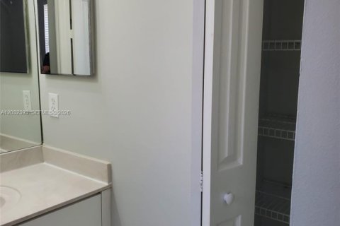 Townhouse in Homestead, Florida 4 bedrooms, 143.44 sq.m. № 2154536 - photo 21